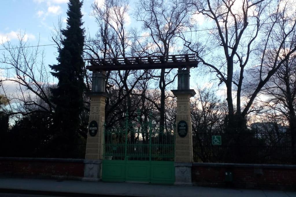 Zagreb Botanical Garden Budget Apartment ภายนอก รูปภาพ
